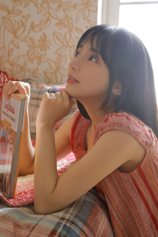 美女胸口照片